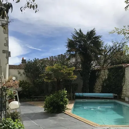 Maison Avec Piscine Et Garage A 2 Pas Du Vieux Port Hotel La Rochelle (Charente-Maritime)